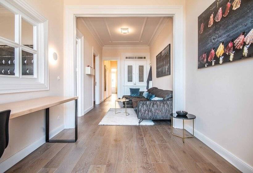 Halu! Stylish & Bright Centre Home