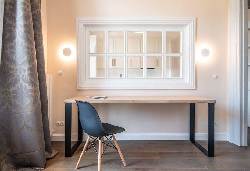 Halu! Stylish & Bright Centre Home