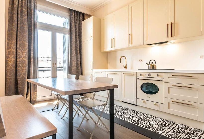 Halu! Stylish & Bright Centre Home