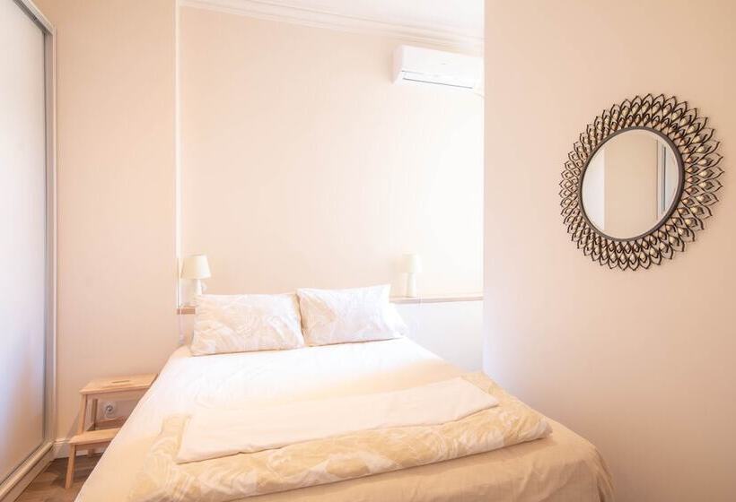 Halu! Stylish & Bright Centre Home