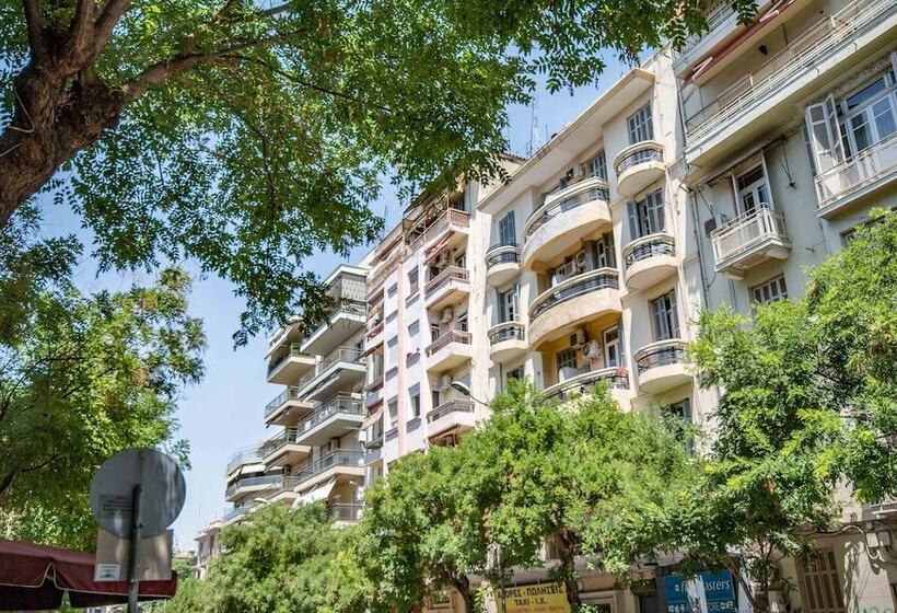 Halu! Stylish & Bright Centre Home