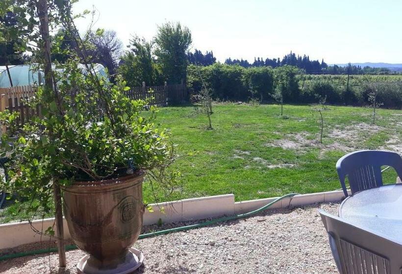 Maison De 2 Chambres Avec Jardin Clos Et Wifi A Pujaut