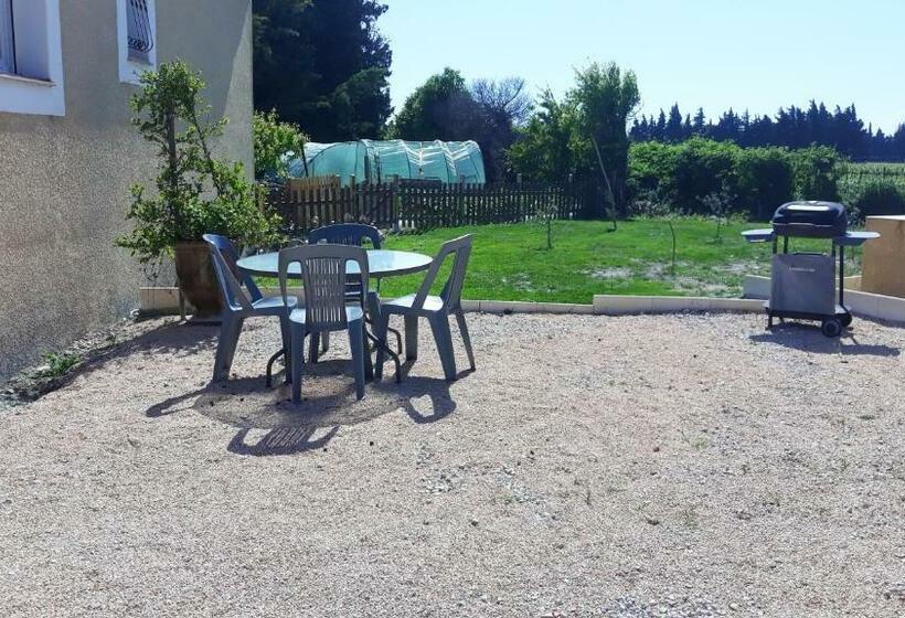 Maison De 2 Chambres Avec Jardin Clos Et Wifi A Pujaut