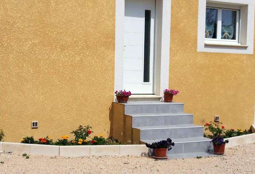 Maison De 2 Chambres Avec Jardin Clos Et Wifi A Pujaut