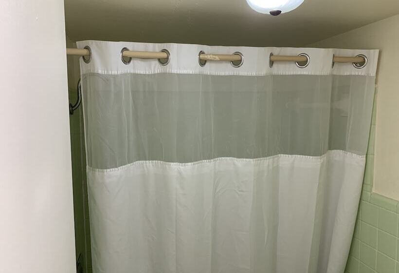 مُتل Travelers Inn