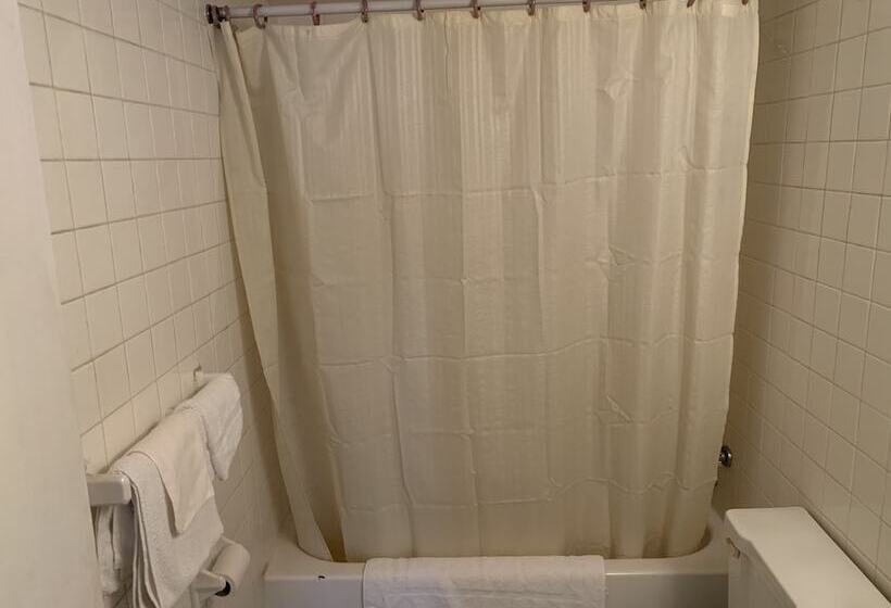 مُتل Travelers Inn