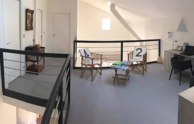 تختخواب و صبحانه Chez Lilette