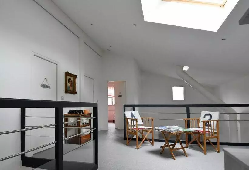 تختخواب و صبحانه Chez Lilette