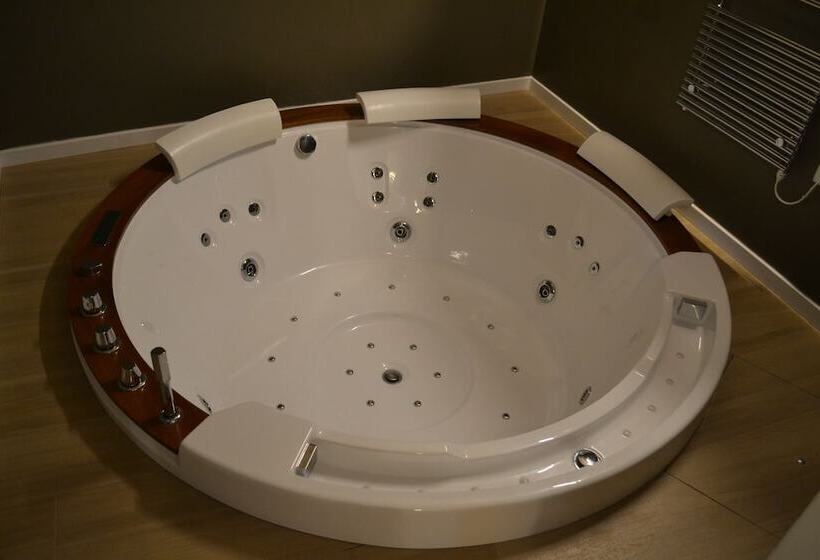 Corte Cairoli B&b And Suites