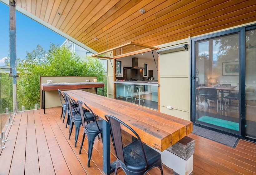 Luxury By The Sea Close To The Beach