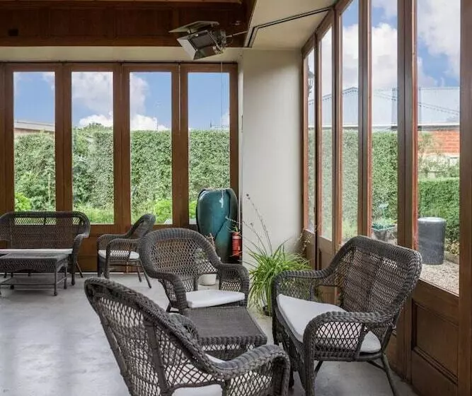 Majatalo Lancefield Guest House