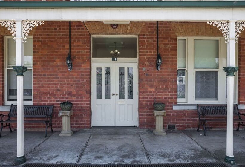 פנסיון Lancefield Guest House