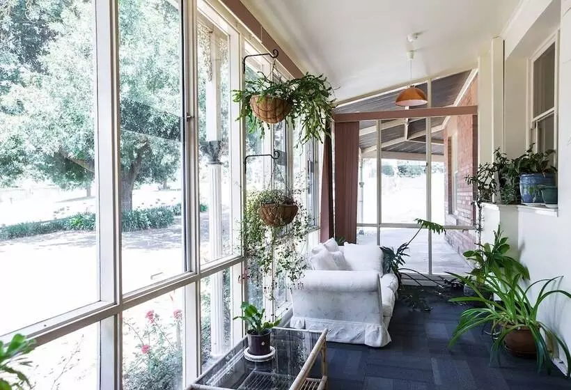 Majatalo Lancefield Guest House