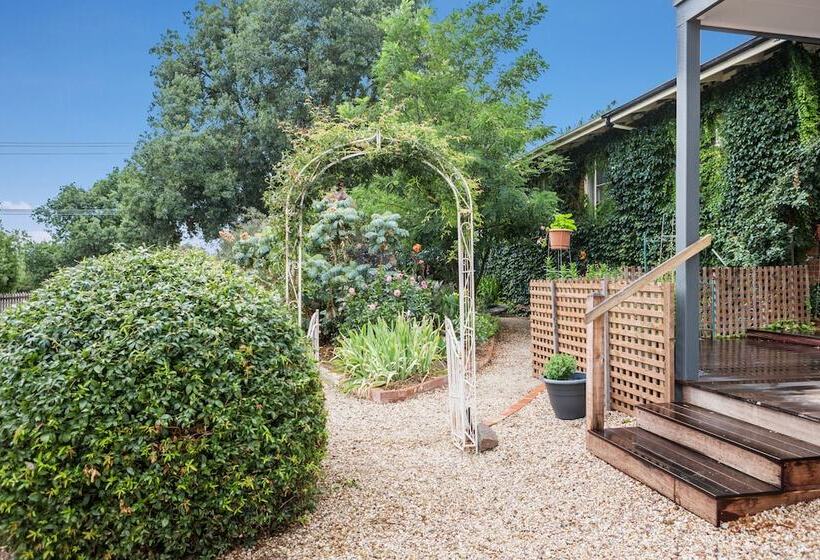 פנסיון Lancefield Guest House