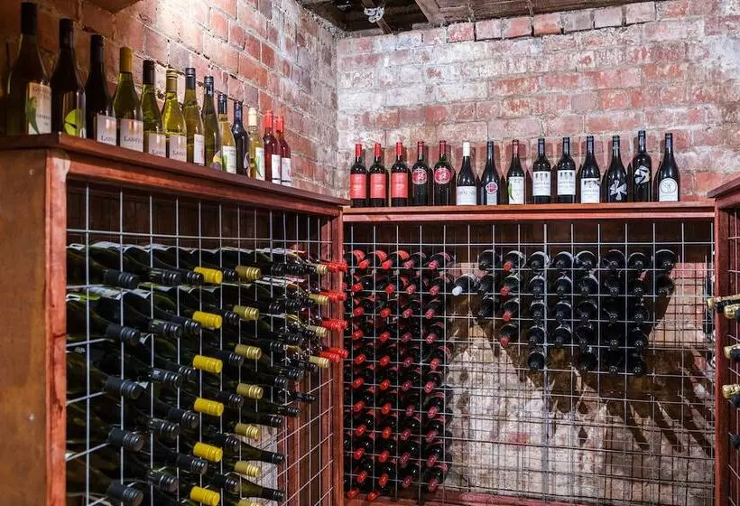 Majatalo Lancefield Guest House