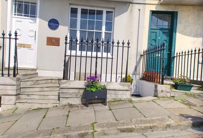 The Artists Retreat   Hastings