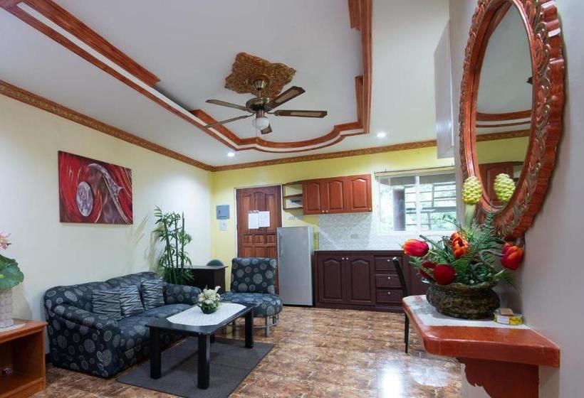 בית מלון כפרי Oyo 491 J & H Apartments