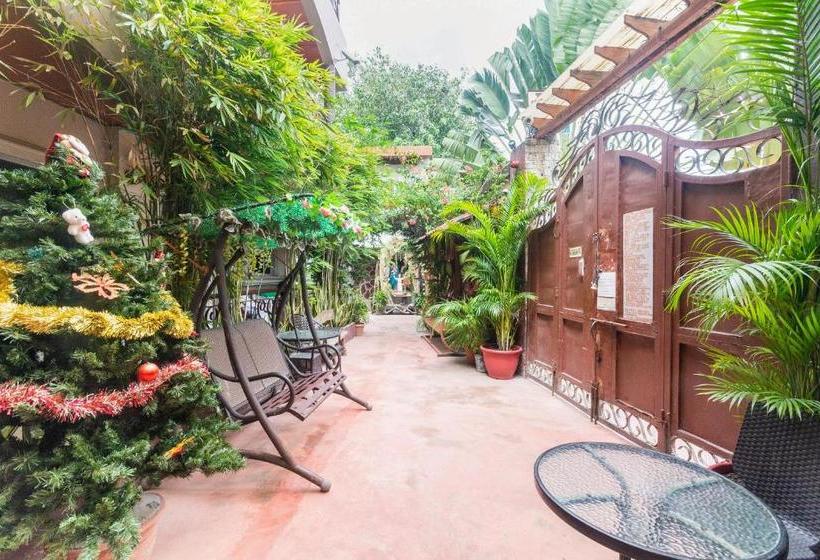 בית מלון כפרי Oyo 491 J & H Apartments