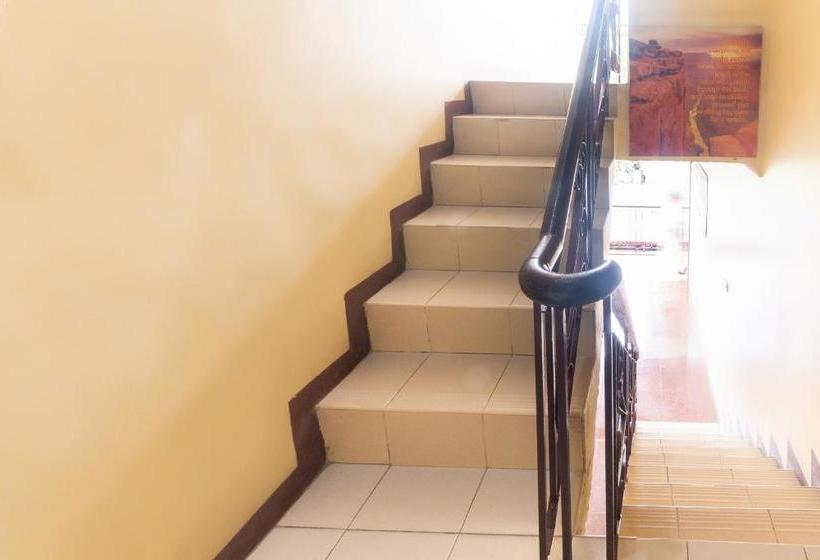 בית מלון כפרי Oyo 491 J & H Apartments