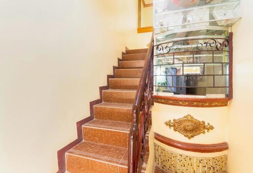 בית מלון כפרי Oyo 491 J & H Apartments