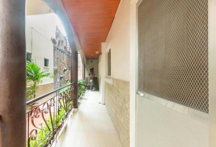 בית מלון כפרי Oyo 491 J & H Apartments