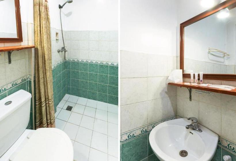 בית מלון כפרי Oyo 491 J & H Apartments