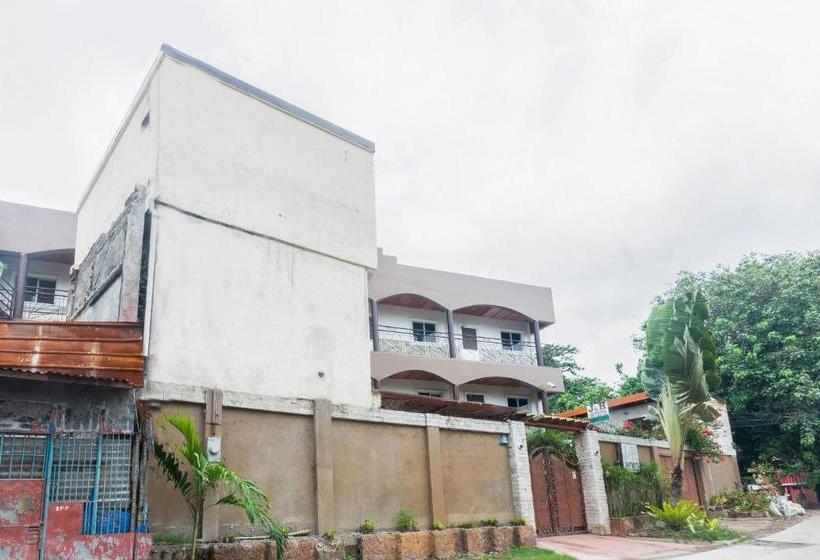 בית מלון כפרי Oyo 491 J & H Apartments