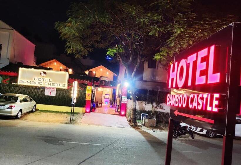 בית מלון כפרי Bamboo Castle