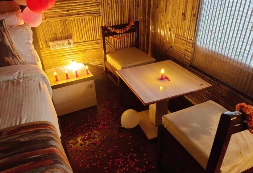 בית מלון כפרי Bamboo Castle