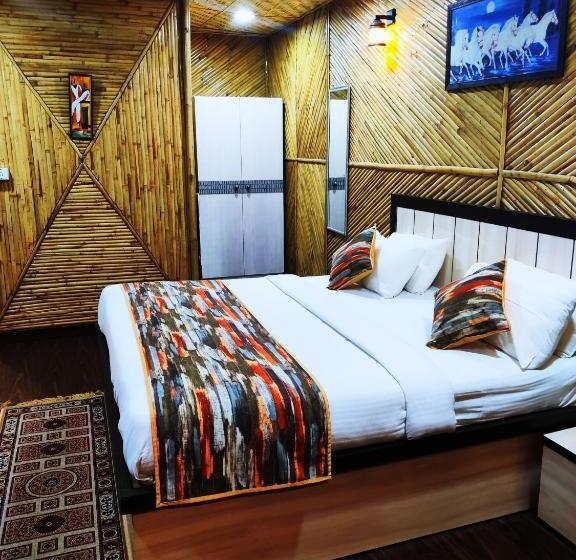 בית מלון כפרי Bamboo Castle