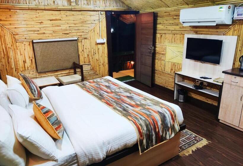 בית מלון כפרי Bamboo Castle