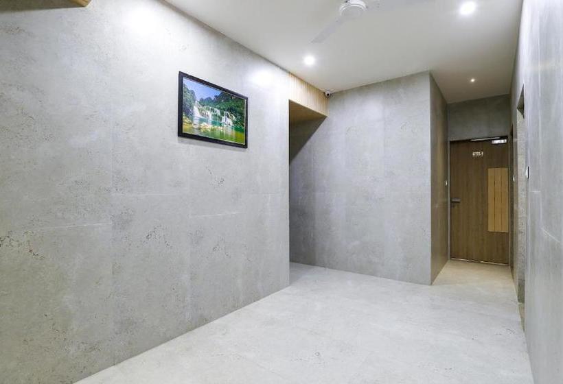 호텔 Capital O 64343  Blueberry