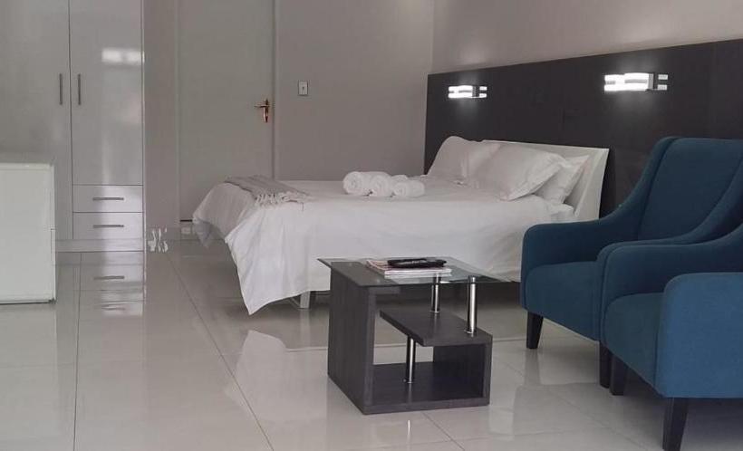 膳宿费 Louisville Lodge Midrand