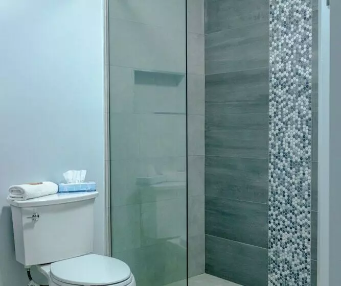 בית מלון כפרי Admiral's Inn On Tybee Island