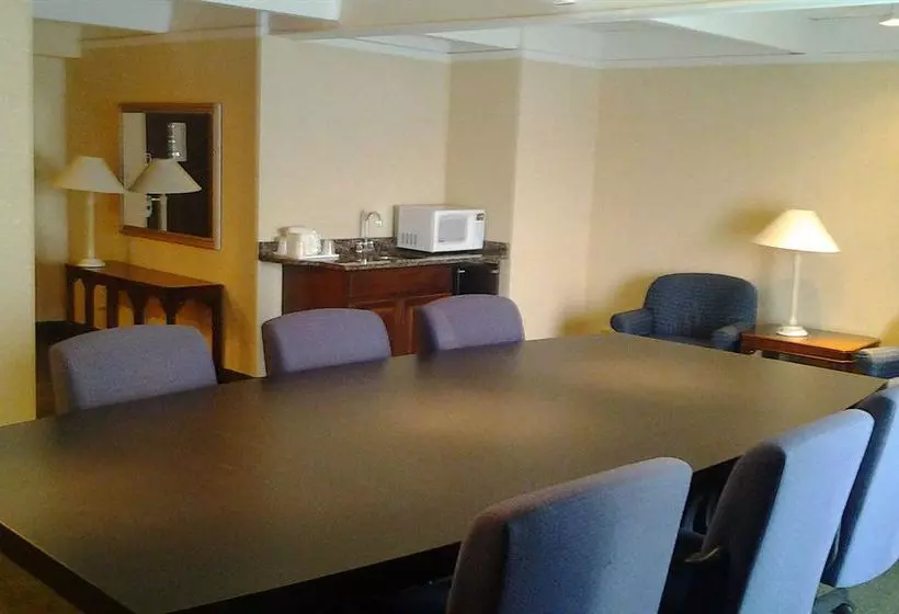 Отель Rodeway Inn