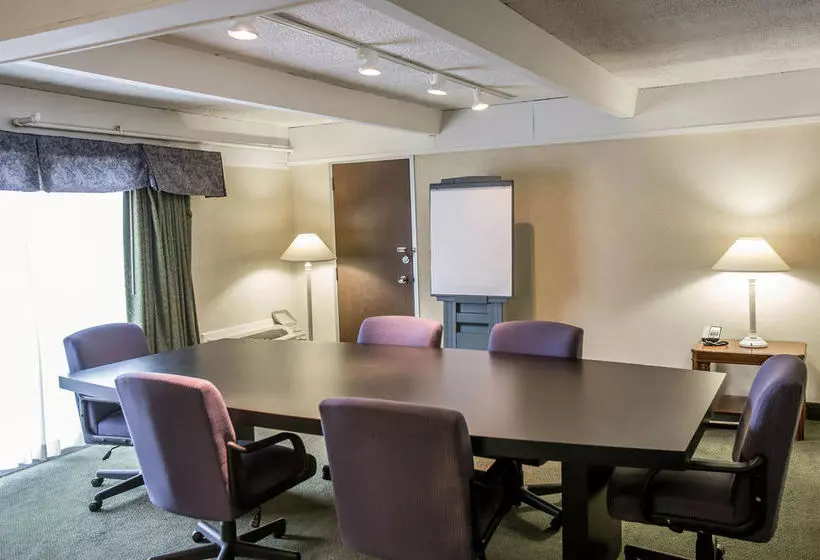 Отель Rodeway Inn