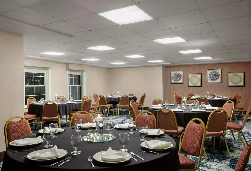 هتل Homewood Suites By Hilton Kansas Cityairport