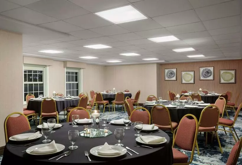 هتل Homewood Suites By Hilton Kansas Cityairport