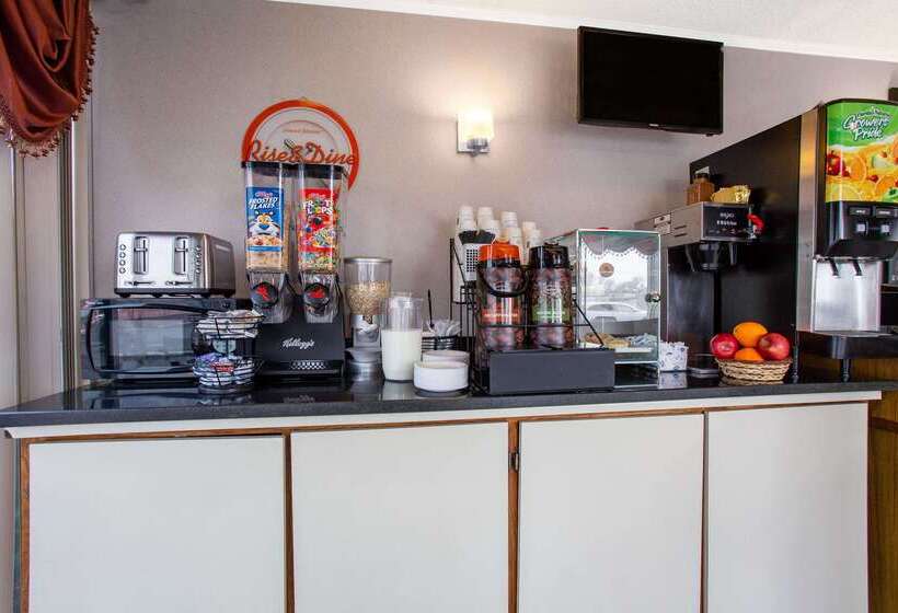 هتل Howard Johnson By Wyndham Colorado Springs