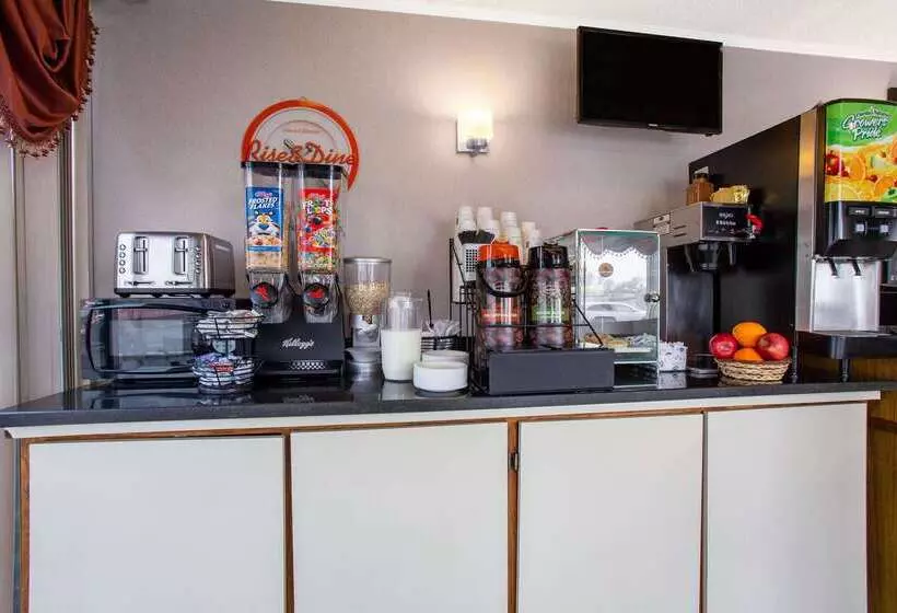 בית מלון כפרי Howard Johnson By Wyndham Colorado Springs