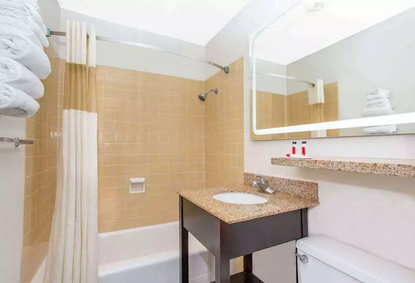 בית מלון כפרי Howard Johnson By Wyndham Colorado Springs