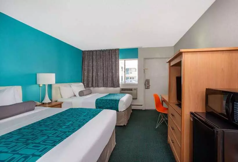 בית מלון כפרי Howard Johnson By Wyndham Colorado Springs