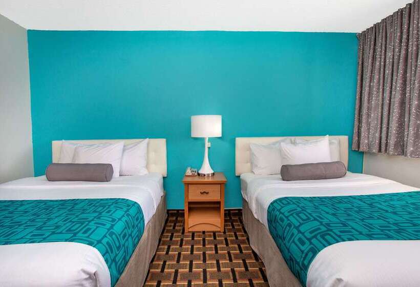 هتل Howard Johnson By Wyndham Colorado Springs