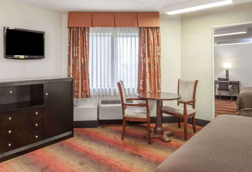 Hotel Howard Johnson By Wyndham Newark Airport