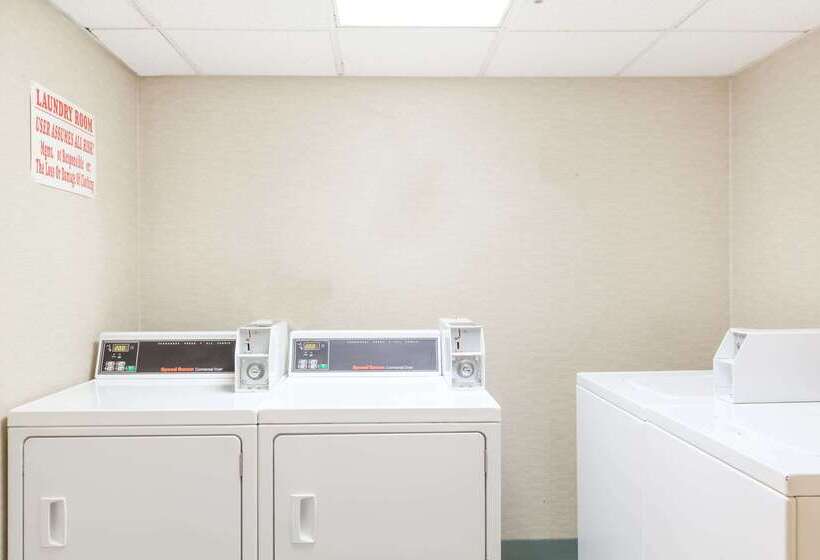 Hotel Howard Johnson By Wyndham Newark Airport