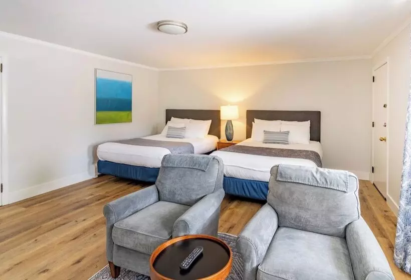 בית מלון כפרי Iron Masters   Inn On Main