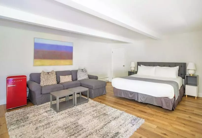 בית מלון כפרי Iron Masters   Inn On Main