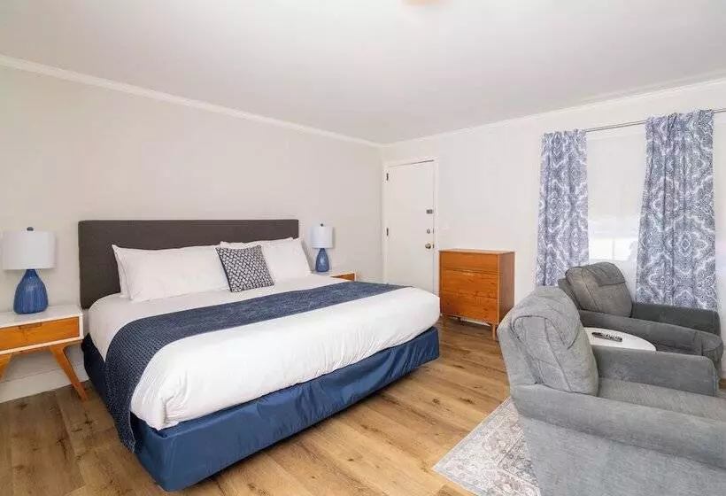 בית מלון כפרי Iron Masters   Inn On Main