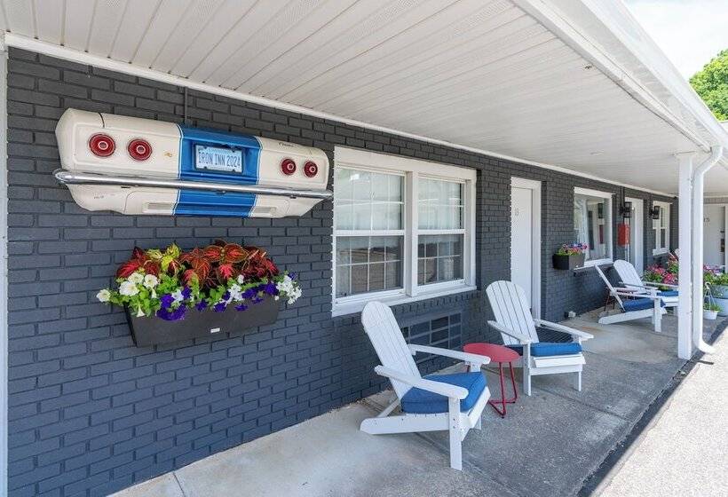 فندق Iron Masters   Inn On Main