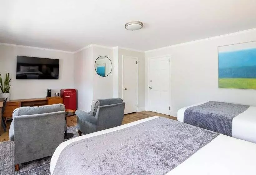 בית מלון כפרי Iron Masters   Inn On Main